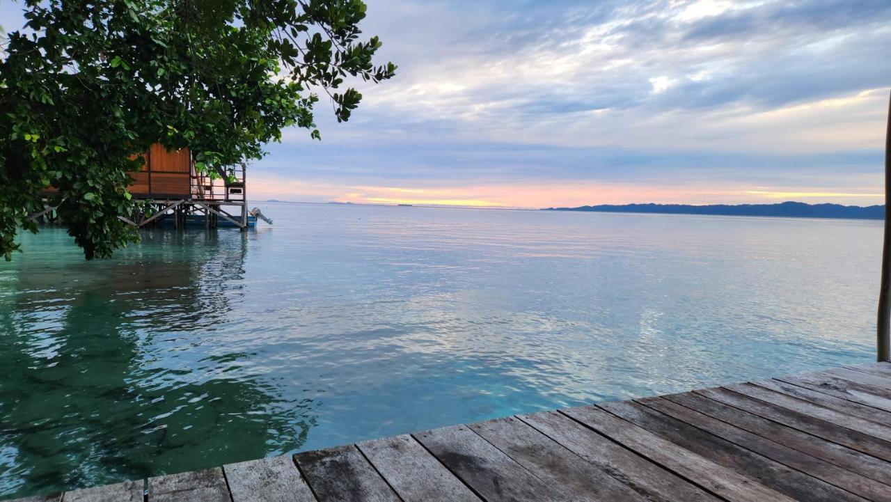 Terimakasih Homestay Pulau Mansuar Eksteriør bilde